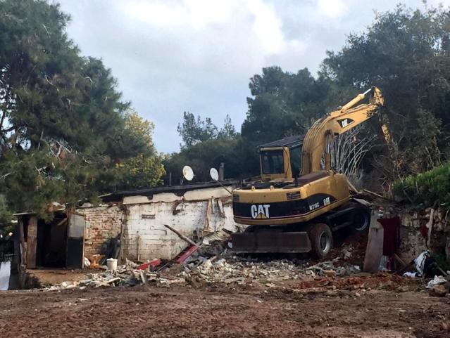 Burgazada’daki ahırlar İBB tarafından yıkıldı