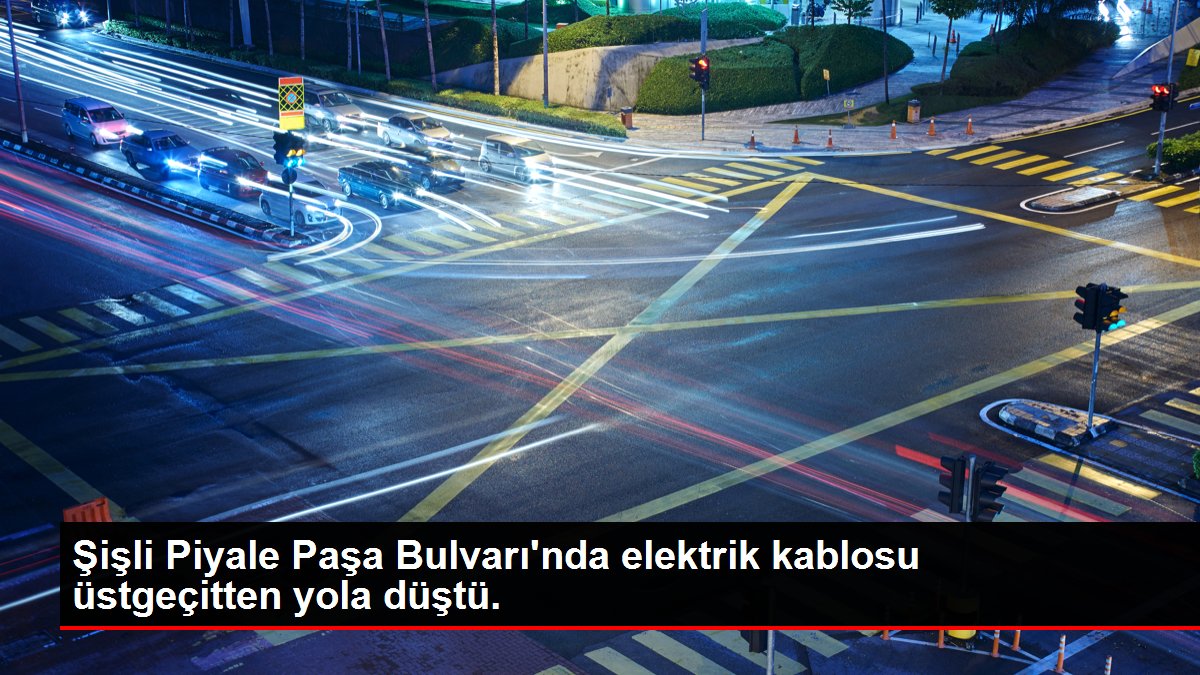 Şişli Piyale Paşa Bulvarı’nda elektrik kablosu üstgeçitten yola düştü.