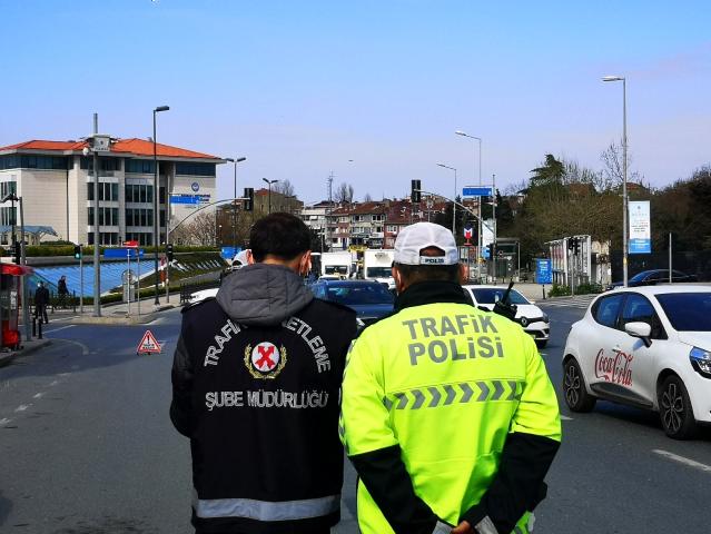 İstanbul’da yoğun bölgelerde trafik denetimi