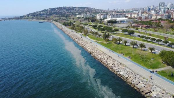 KARTAL SAHİLİ’NDE “DENİZ SALYASI” ENDİŞESİ