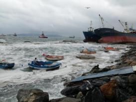 Kartal’da sürüklenen gemi kıyıdaki gemiye yaslandı