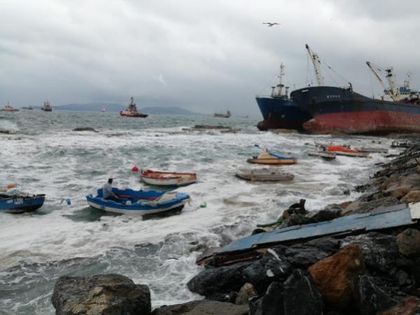 Kartal’da sürüklenen gemi kıyıdaki gemiye yaslandı