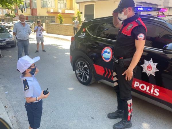 MALTEPE’DE 6’NCI YAŞ GÜNÜNDE OĞUZHAN’A POLİSTEN DOĞUM GÜNÜ SÜRPRİZİ