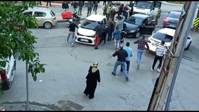 Pendik’te yol verme kavgasında “Superman punchlı” müdahale