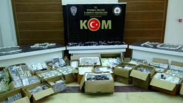 İstanbul’da kaçak cep telefonu operasyonunda 9 kişi gözaltına alındı