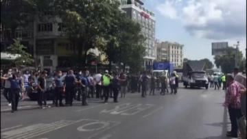 NAKLİYECİLER ORDU CADDESİ’NİN TRAFİĞE KAPATILMASINI PROTESTO ETTİ