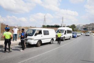 SULTANGAZİ’DE DURDURULAN MİNİBÜSTE 20 KAÇAK GÖÇMEN YAKALANDI