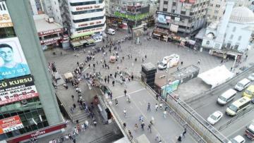 Şirinevler Meydanı’nda oluşan metrelerce otobüs kuyruğu vatandaşı canından bezdirdi