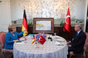 Cumhurbaşkanı Erdoğan’dan , Merkel’e Ortaköy tablosu