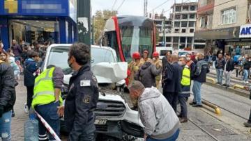 Zeytinburnu’nda tramvay kazası kamerada