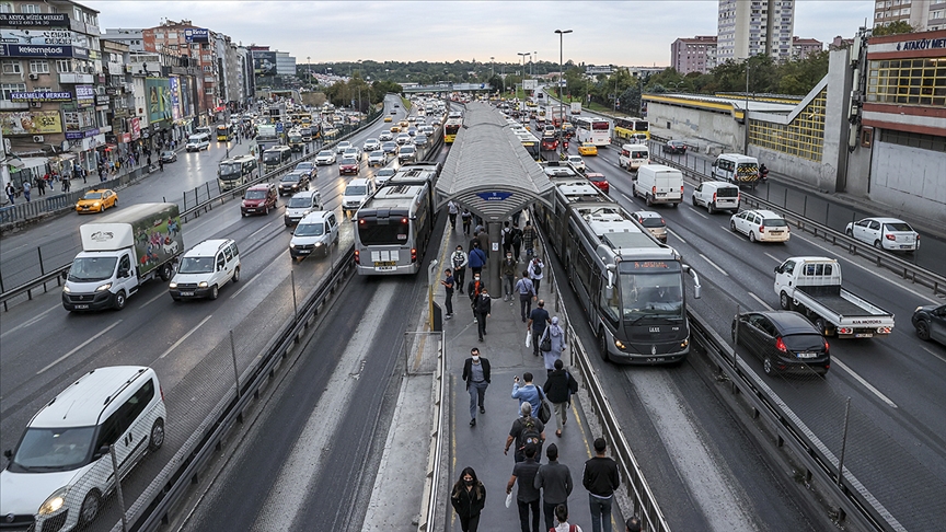 İstanbul’un bazı yollarında trafik yoğunluğu yaşanıyor