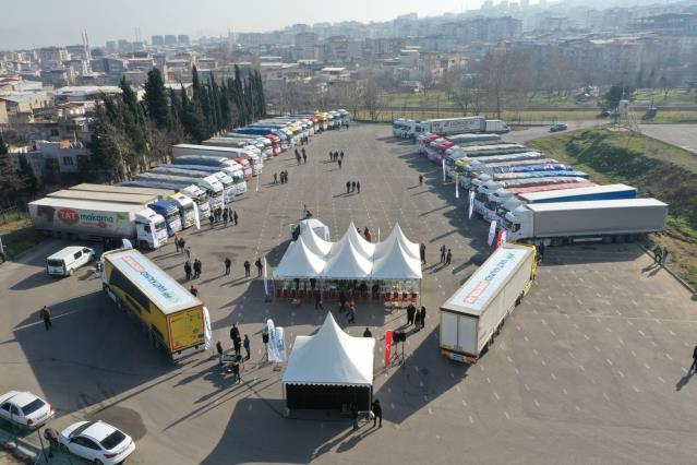 Akaryakıt istasyonunun yönetim binasının çatısındaki yangın söndürüldü