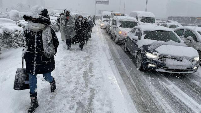 İstanbul’da kamu personeli yarın da izinli, motokuryeler trafiğe çıkamayacak!