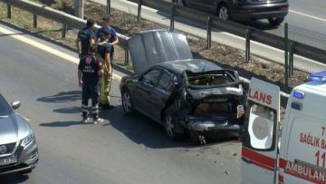 Maltepe’de 3 aracın karıştığı trafik kazasında 2 kişi yaralandı