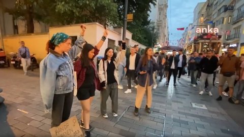 Kadınlar, Masha Amini’nin Ölümünü Taksim’de Saçlarını Keserek Protesto Etti