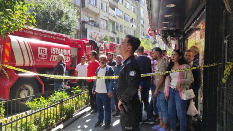 İSTANBUL-KAĞITHANE’DE TEKSTİL ATÖLYESİNDE ÇIKAN YANGINDA MAHSUR KALANLARI İTFAİYE KURTARDI