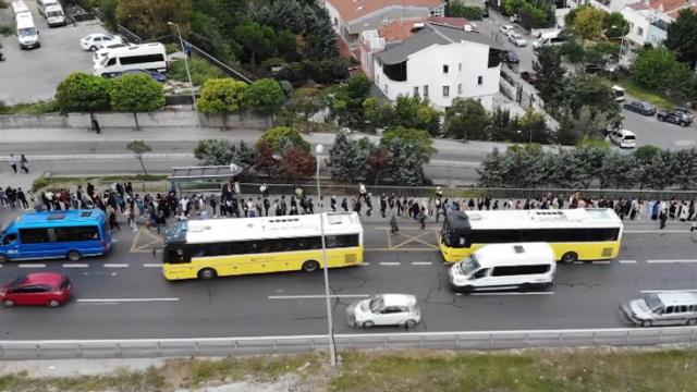 Büyükçekmece’de otobüs sırası uzadı! Öğrenciler derse yetişemedi