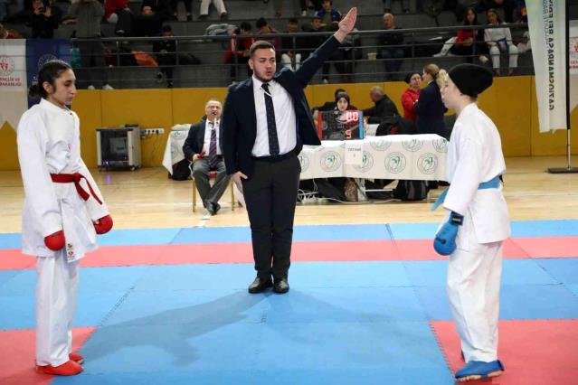 Spor kenti Gaziosmanpaşa’da, bu kez karate rüzgarı esti