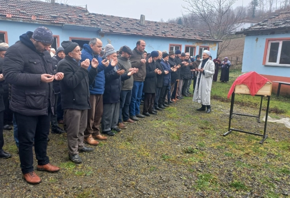 Boşanma aşamasındaki eşi tarafından öldürülen kadının cenazesi Samsun’da defnedildi