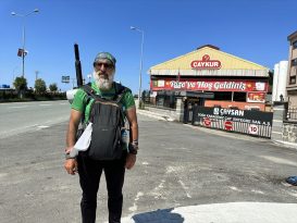 İstanbul’da yaşayan bir adam, kitaptan etkilenerek Türkiye’yi yürüyerek gezmeye karar verdi