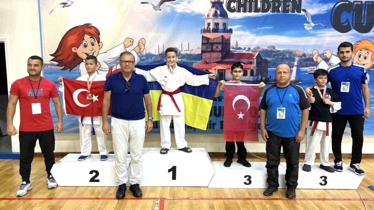 Bilecik 1308 Osmaneli Belediyespor Kız Takımı Uluslararası Marmara Cup Karate Turnuvası’nda 3’üncü oldu