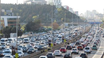 İstanbul’da haftanın ilk günü trafik yoğunluğu yaşanıyor