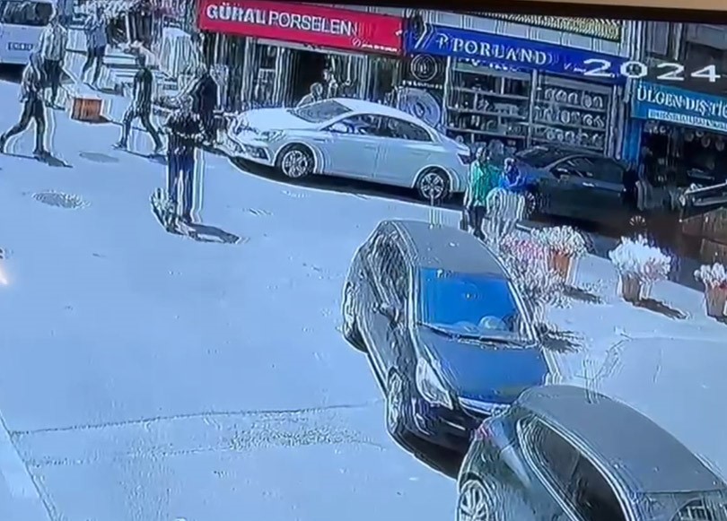 Para dolu çantayı çalan hırsızlar kameraya yakalandı