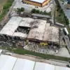 Yangında Fabrika Küle Döndü
