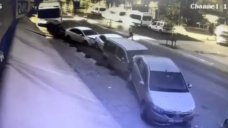 İstanbul’da Tır Kontrolden Çıktı