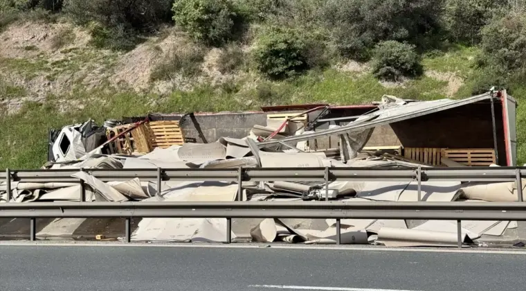 Kocaeli’nde Tır Kazası: İstanbul Yönü Kapandı